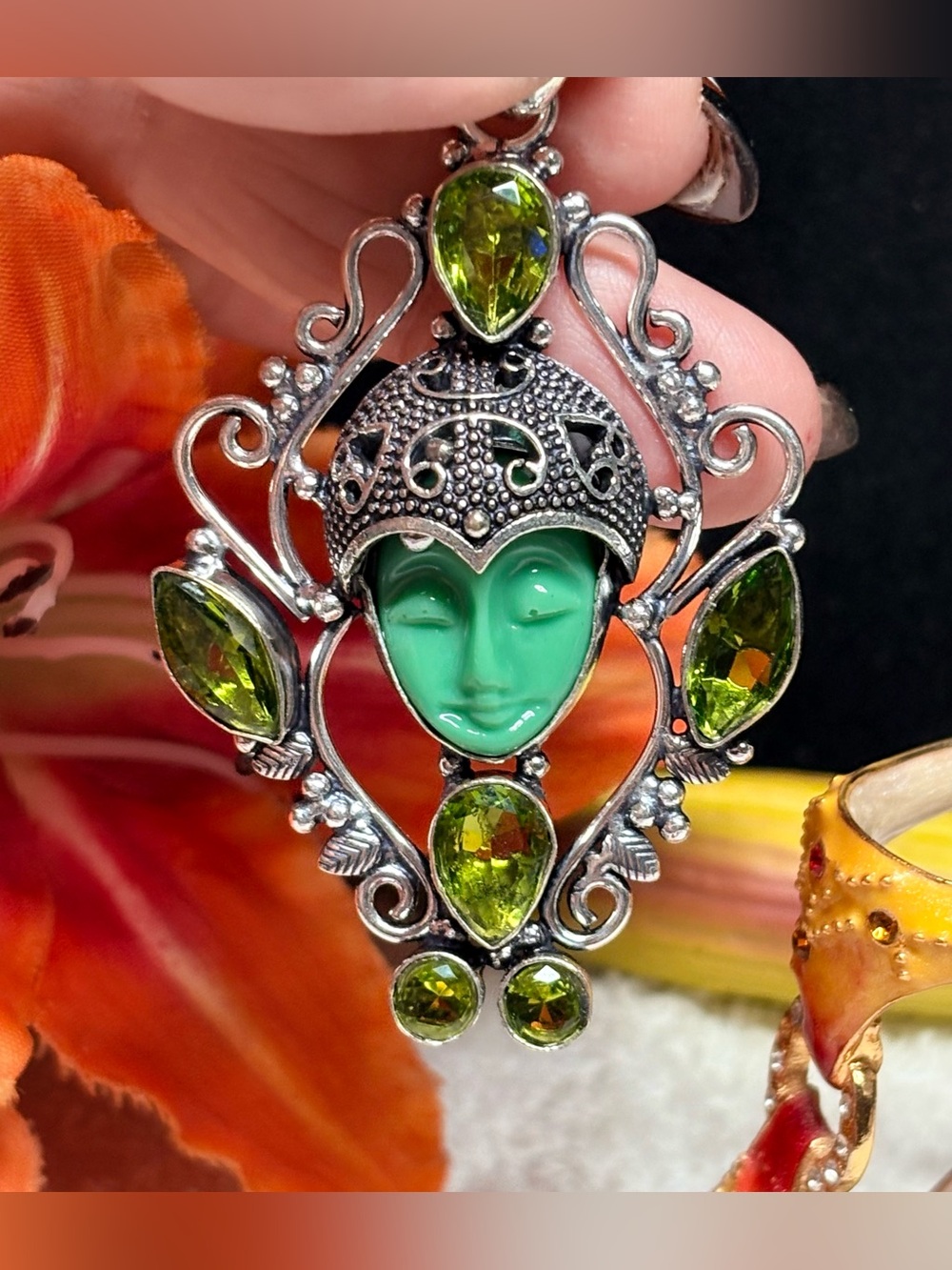 Carved GODDESS face and peridot Gemstone Pendant Necklace -Artisan - Picture 2 of 10